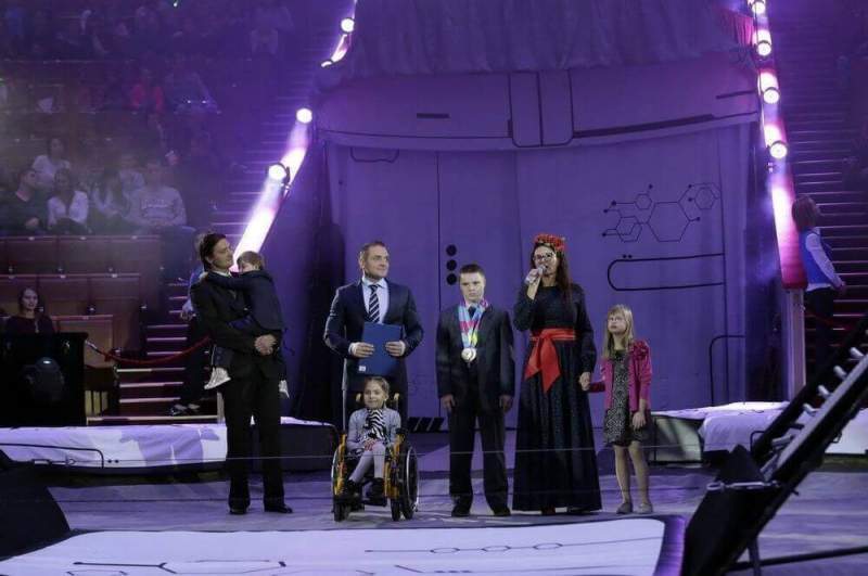 На благотворительное цирковое шоу «ЦиркUs 2.0» пришли многие звезды российского кино, музыки и спорта